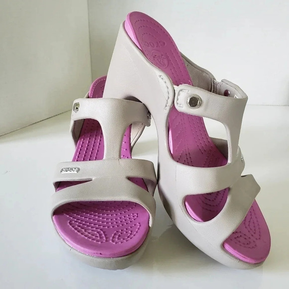 Crocs Cyprus V Heels Sandals Womans size 8M Platinum Wild Orchid. - Picture 2 of 8